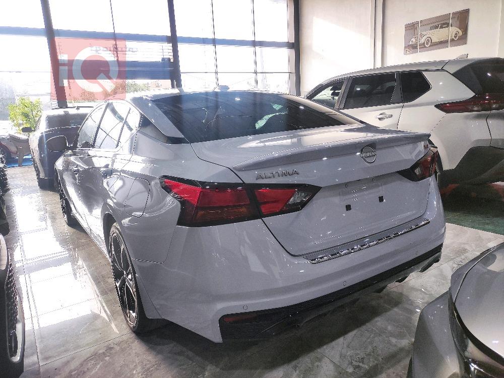 نیسان ئەلتیما